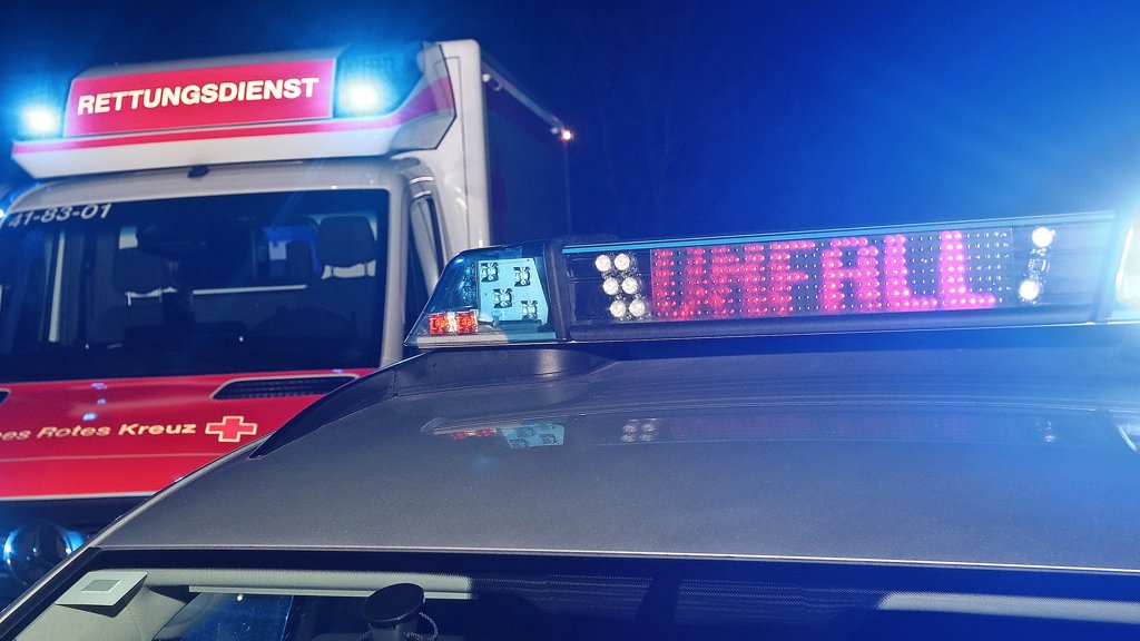 Accident on the B4 near Gifhorn: Car driver dies in collision with truck
